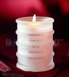 匠心獨(dú)具 紅藍(lán)黃透明玻璃花瓶與工藝瓶全解析，附白酒瓶選購指南